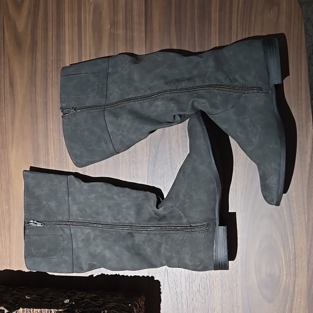 Cute gray boots